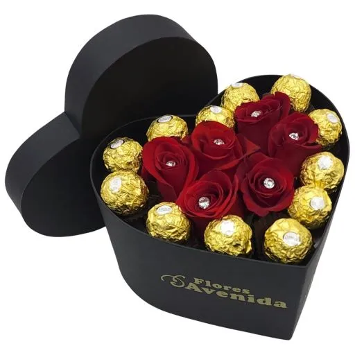 Caja corazon rosas con brillantes y bombones de chocolate 